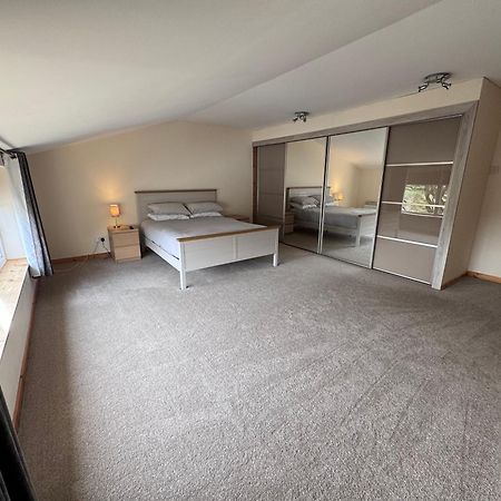 Langside Apartments Newhouse Bagian luar foto