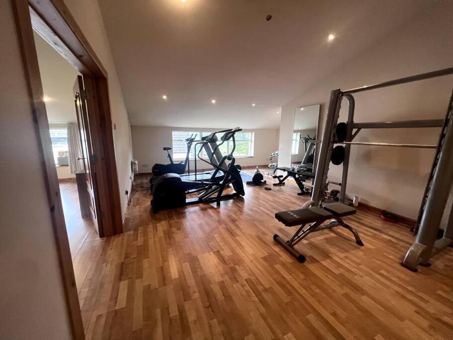 Langside Apartments Newhouse Bagian luar foto