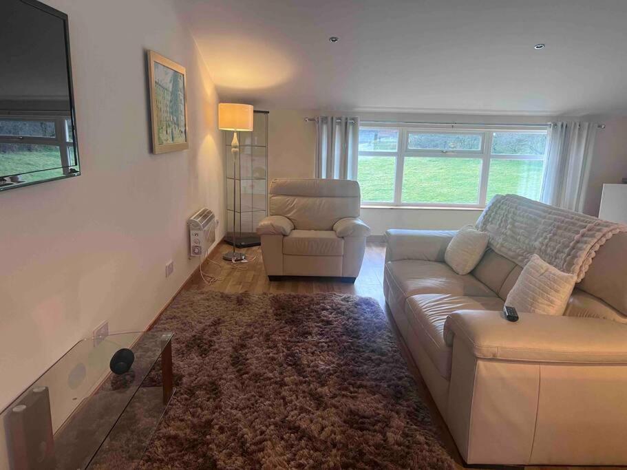 Langside Apartments Newhouse Bagian luar foto