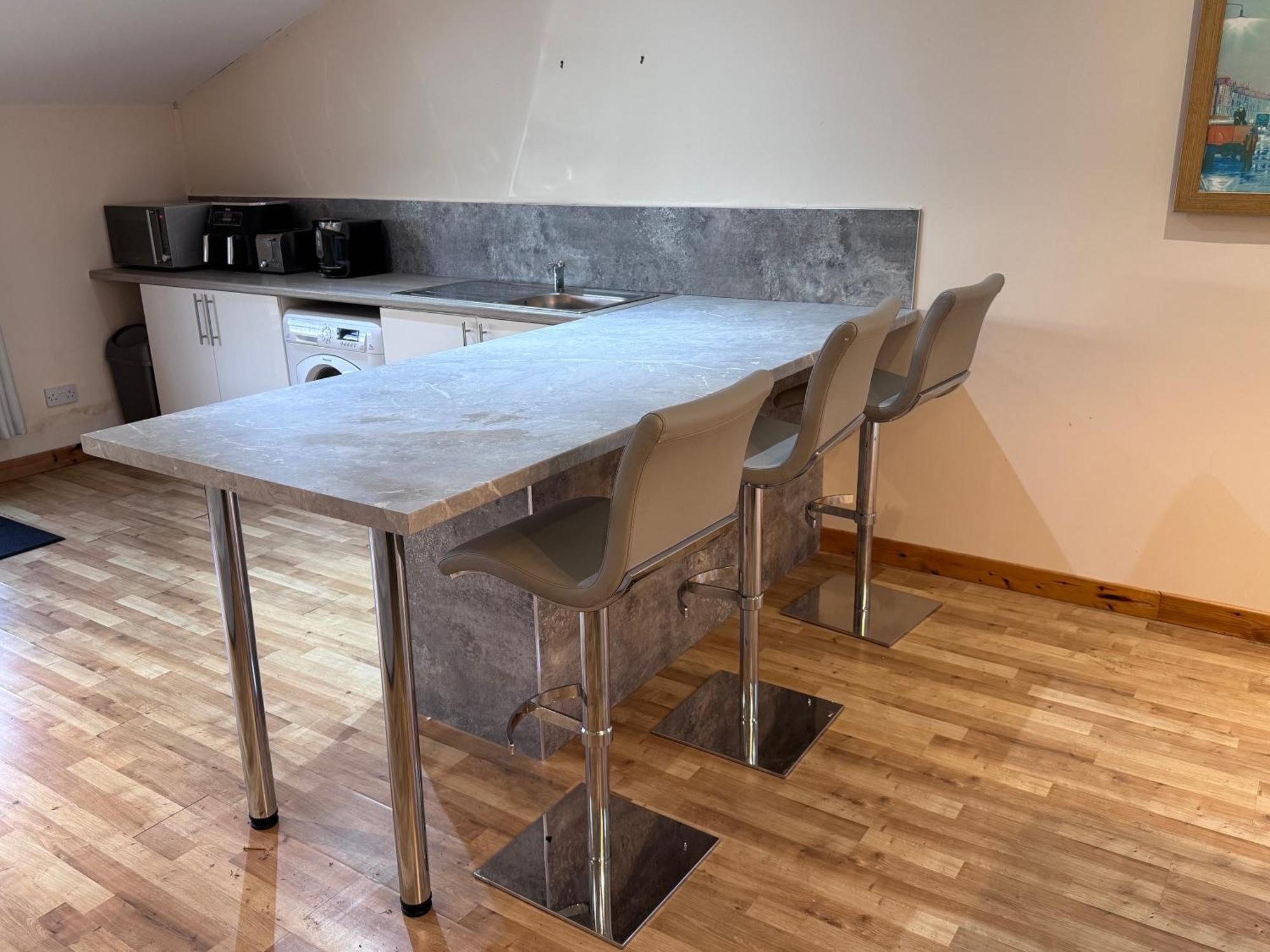 Langside Apartments Newhouse Bagian luar foto